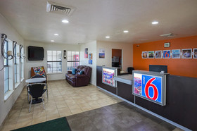 Motel 6 Madisonville