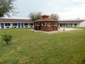 Motel 6 Madisonville