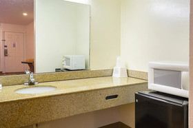 Motel 6 Madisonville