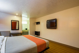 Motel 6 Madisonville