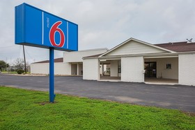 Motel 6 Madisonville