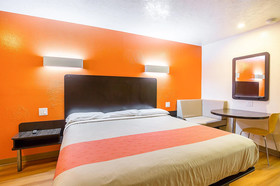 Motel 6 Madisonville