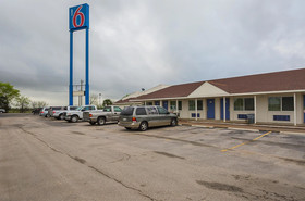 Motel 6 Madisonville