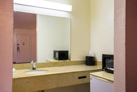 Motel 6 Madisonville