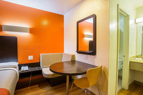 Motel 6 Madisonville