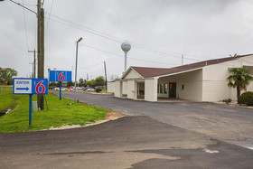 Motel 6 Madisonville
