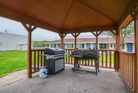 Motel 6 Madisonville