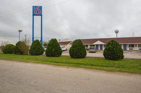 Motel 6 Madisonville