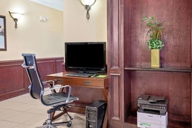 La Quinta Inn & Suites by Wyndham Houston - Magnolia