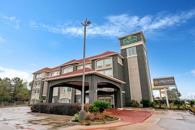 La Quinta Inn & Suites by Wyndham Houston - Magnolia