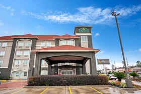 La Quinta Inn & Suites by Wyndham Houston - Magnolia
