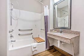 La Quinta Inn & Suites by Wyndham Houston - Magnolia