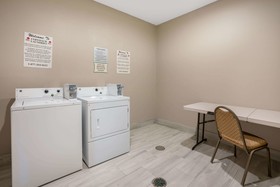 La Quinta Inn & Suites by Wyndham Houston - Magnolia