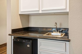 La Quinta Inn & Suites by Wyndham Houston - Magnolia