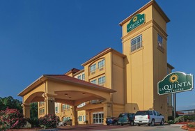 La Quinta Inn & Suites by Wyndham Houston - Magnolia