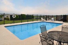 Red Roof Inn & Suites Austin East-Manor