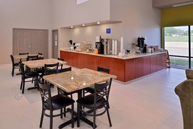 Red Roof Inn & Suites Austin East-Manor