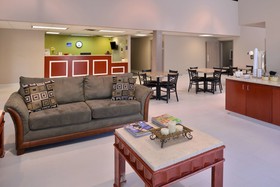Red Roof Inn & Suites Austin East-Manor