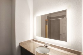 La Quinta Inn & Suites by Wyndham Mansfield TX