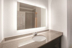 La Quinta Inn & Suites by Wyndham Mansfield TX