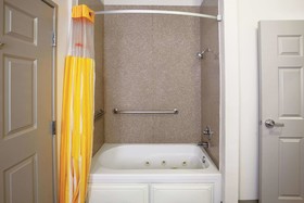 La Quinta Inn & Suites by Wyndham Mansfield TX