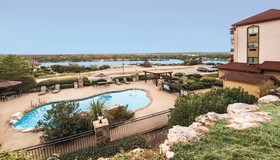 La Quinta Inn & Suites by Wyndham Marble Falls