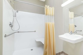 Days Inn & Suites by Wyndham Marquez