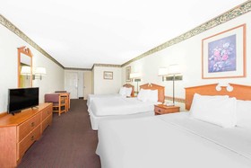 Days Inn & Suites by Wyndham Marshall