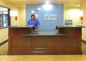 Holiday Inn Express Hotel & Suites Marshall South