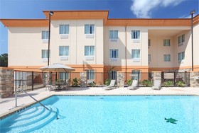 Holiday Inn Express Hotel & Suites Marshall South