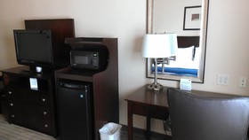 Holiday Inn Express Hotel & Suites Marshall South