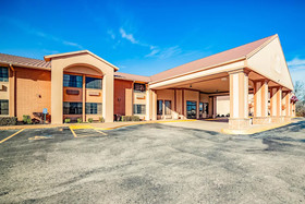 Clarion Pointe Marshall