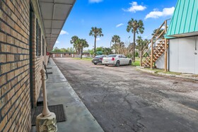 Mathis Motel & RV Park