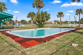 Mathis Motel & RV Park