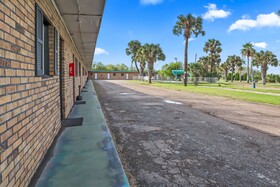 Mathis Motel & RV Park