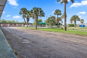 Mathis Motel & RV Park
