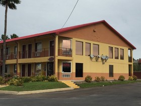 Deluxe Inn Airport
