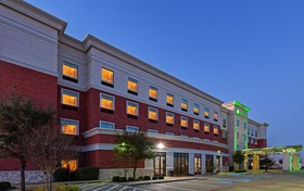 Holiday Inn Hotel & Suites Mckinney-Fairview