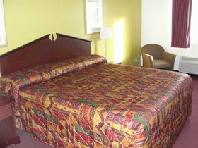 Econo Lodge Inn & Suites