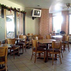 Econo Lodge Inn & Suites