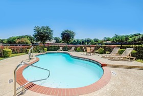Super 8 by Wyndham McKinney/Plano Area