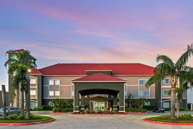 La Quinta Inn & Suites by Wyndham Mercedes