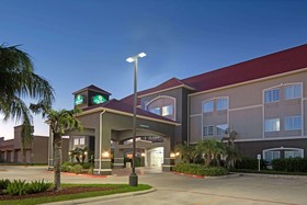 La Quinta Inn & Suites by Wyndham Mercedes
