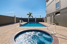 La Quinta Inn & Suites by Wyndham Mercedes