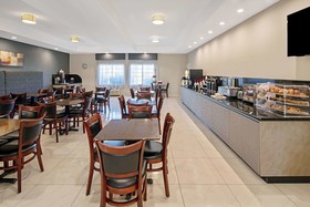 La Quinta Inn & Suites by Wyndham Mercedes