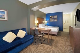La Quinta Inn & Suites by Wyndham Mercedes