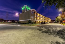 HomeTowne Studios Dallas - Mesquite
