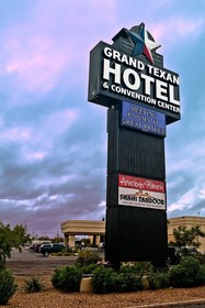 Grand Texan Hotel & Convention Center