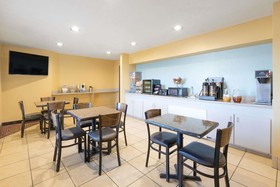 Super 8 by Wyndham Midland