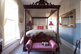 Munzesheimer Manor Bed & Breakfast